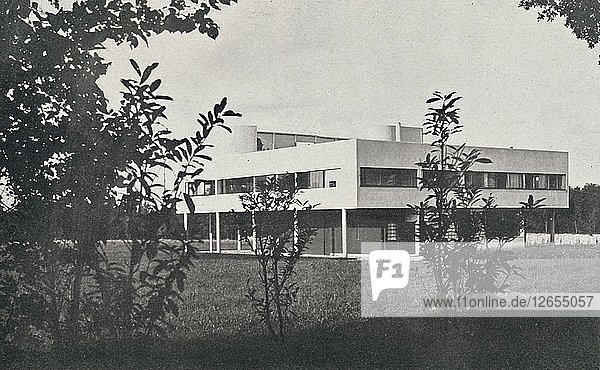 Villa in Poissy  gebaut aus Stahlbeton  1933. Künstler: Unbekannt.