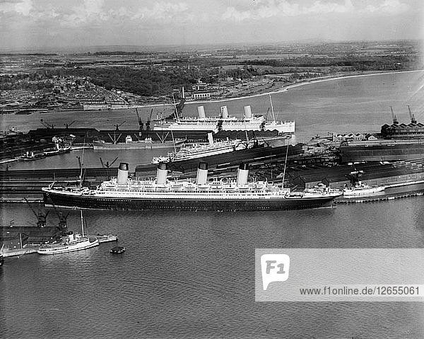 Die RMS Olympic im White-Star-Dock 44  Southampton  Hampshire  1933. Künstler: Aerofilms.