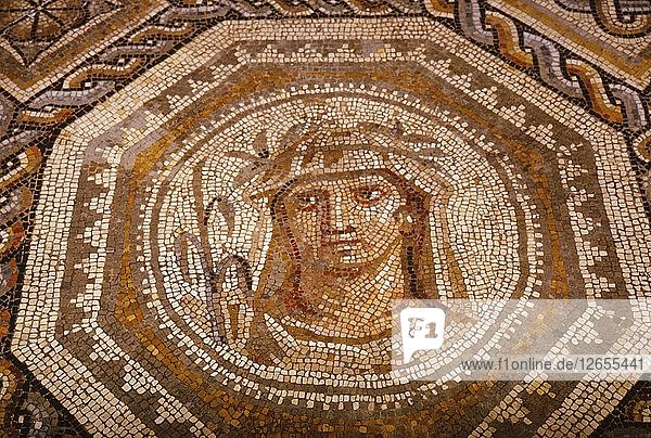 Römisches Mosaik der Jahreszeit Herbst im Museum für heidnische Kunst  Arles  Frankreich  ca. 1. bis 2. Künstler: Unbekannt.