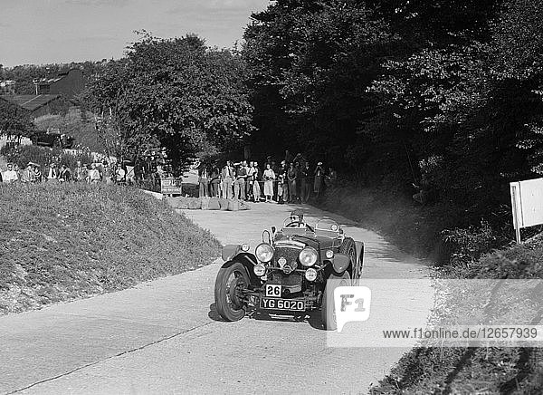 Frazer-Nash TT-Nachbildung von Midge Wilby bei den VSCC Croydon Speed Trials  1937. Künstler: Bill Brunell.