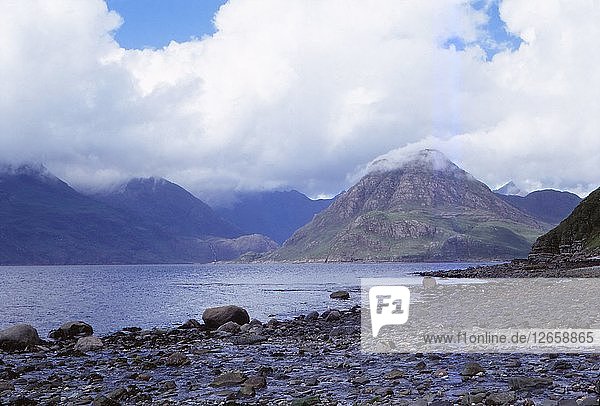 Die Black Cuillins über Loch Scavaig  Isle of Skye  Schottland  20. Jahrhundert. Künstler: CM Dixon.