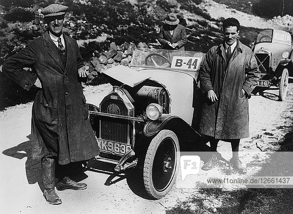 Mathis 7.5 hp von HG Cassie und Salmson von Armand Bovier bei der Scottish Light Car Trial  1922. Künstler: Bill Brunell.