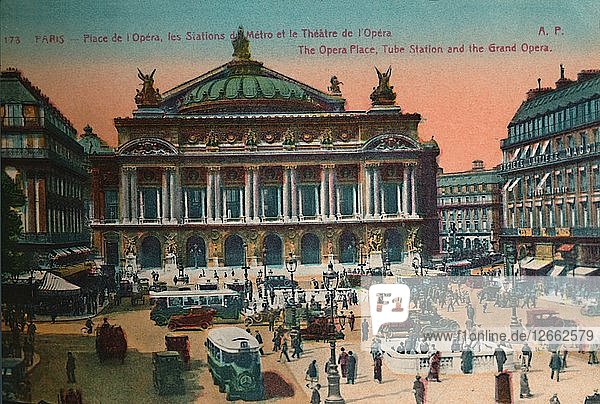 Die Place de lOpéra  Metrostation und LOpéra Garnier  Paris  um 1920. Künstler: Unbekannt.