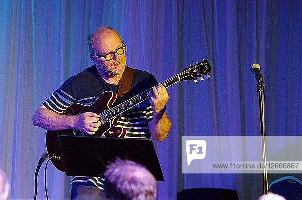 Mike Walker  Watermill Jazz Club  Dorking  Surrey  2nd August 2016. Artist: Brian OConnor.