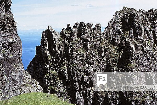 Quirang Rocks  Blick von The Table  Isle of Skye  Schottland  20. Jahrhundert. Künstler: CM Dixon.