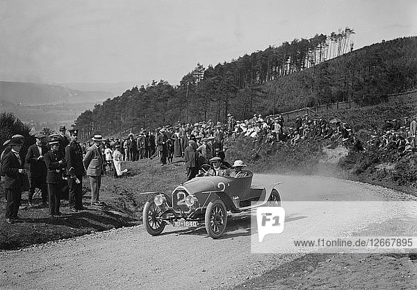 Sunbeam bei der Teilnahme am South Wales Auto Club Caerphilly Hillclimb  Wales  vor 1915. Künstler: Bill Brunell.