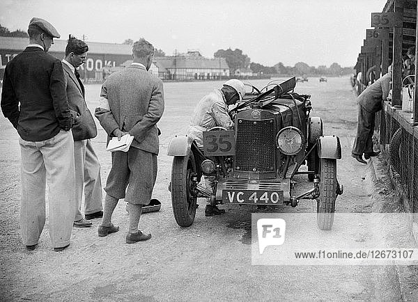 Lea-Francis in den Boxen  BARC 6-Stunden-Rennen  Brooklands  Surrey  1929  Künstler: Bill Brunell.