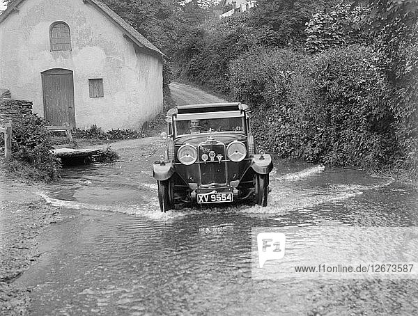 Kitty Brunell durchquert den Fluss Exe in einem Talbot 14/45 Sportcoupé  Winsfors  Somerset  um 1930. Künstler: Bill Brunell.
