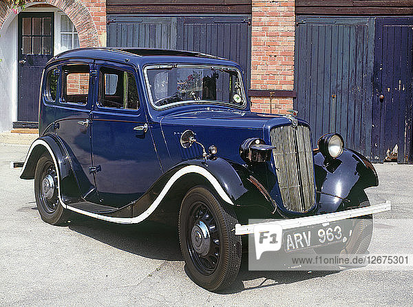 1938 Morris 8 mit Scheinwerfermaske aus der Kriegszeit und geweißtem Trittbrett