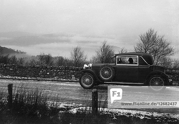 Talbot 14/45 von Kitty Brunell  der an der Rallye Monte Carlo teilnimmt  1929. Künstler: Bill Brunell.