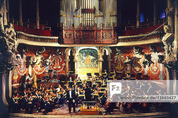 Concert of the Orchestra at the Palau de la Musica Catalana  with the soloist baritone Joan Pons.