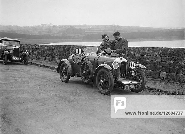 Amilcar und Riley 9 bei der Ilkley & District Motor Club Trial  Fewston Reservoir  Yorkshire  1930er Jahre. Künstler: Bill Brunell.