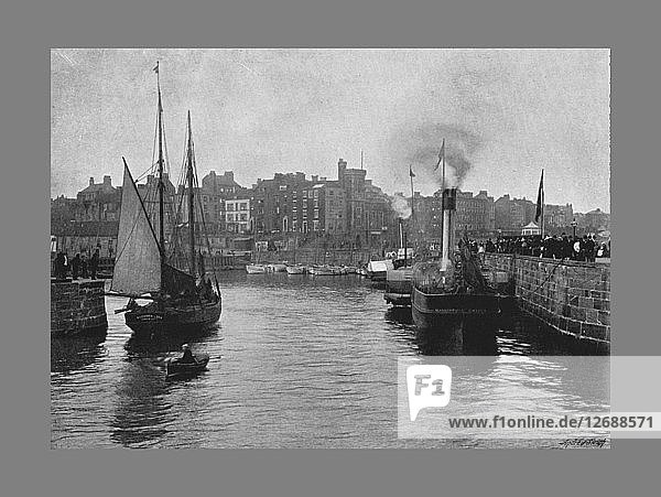 Der Hafen  Bridlington Quay  um 1900. Künstler: JW Shores.