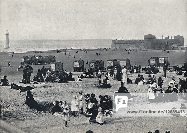New Brighton - mit dem Hafen und dem Leuchtturm  1895. Künstler: Unbekannt.