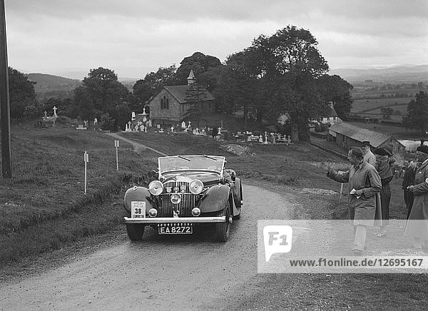 Jensen offener 4-Sitzer von Ken Crawford bei der South Wales Auto Club Welsh Rally  1937 Künstler: Bill Brunell.