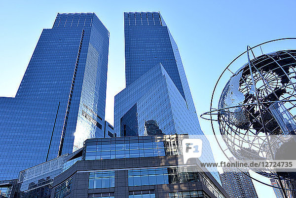 Kim Brandells Globus und Wolkenkratzer  Midtown  Manhattan  New-York City  USA