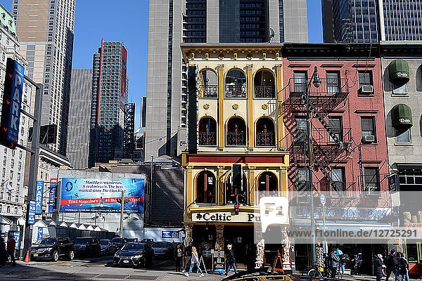 ancient and modern buildings in Midtown  Manhattan  New-York City  USA