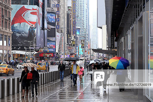 pedestrian with umbrella on the 28th street   Manhattan  New-York City  USA