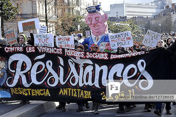 Frankreich  Protest gegen Polizeigewalt in der Stadt Nantes.