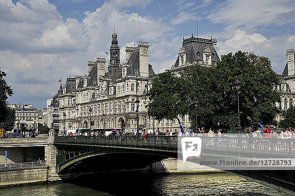 Frankreich  Paris City  die Arcole-Brücke über die Seine vor dem Pariser Rathaus.