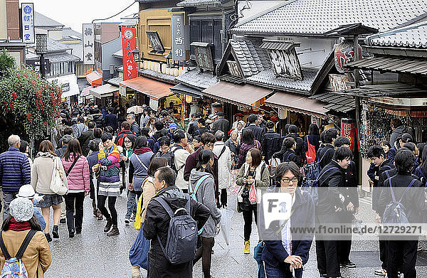 Japan  Japanes pilgrims near the Buddhist temple Kiomizu-dera in Kyoto