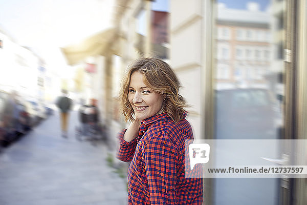Portrait of smiling woman in the city