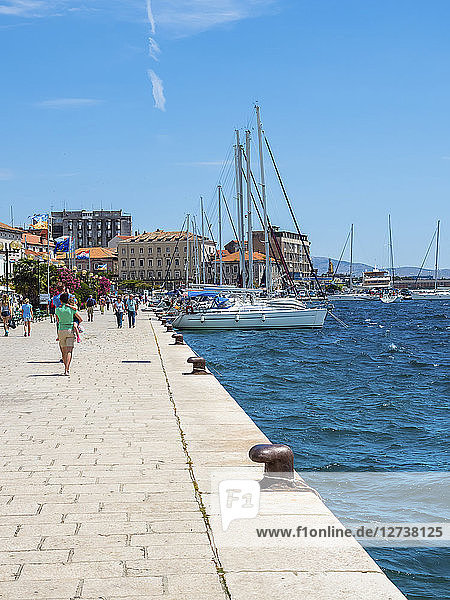 Croatia  Sibenik  Adria coast  waterfront promenade with sailing boats