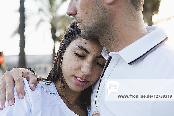 Young woman leaning on shoulder of her boyfriend
