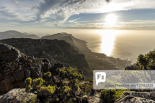 South Africa  Cape Town  Table Mountain  sunset above the sea