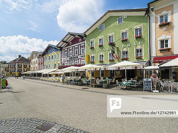 Austria  Mondsee  row of houses with restaurants in the foreground