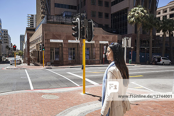 Mature woman walking in the city  crossing street