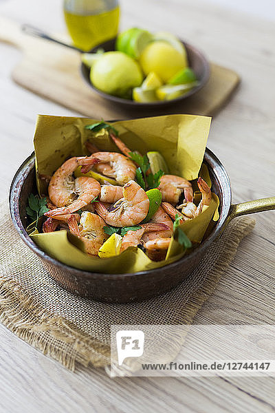 Shrimps in pan