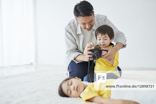 Japanese father and kid taking pictures