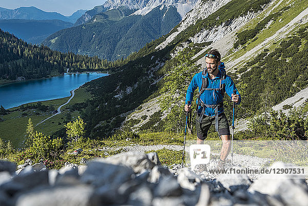 Austria  Tyrol  Young man hiking in the maountains at Lake Seebensee