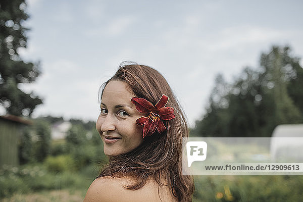 Portrait of smiling woman with flower in her hair