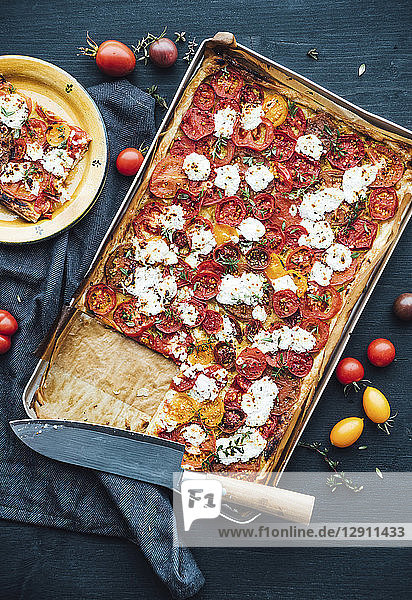 Tomato tart with goat cheese and thyme on mustard