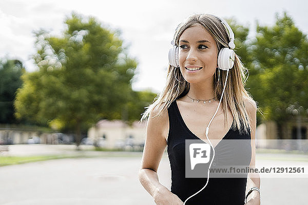 Portrait of smiling teenage girl wearing headphones