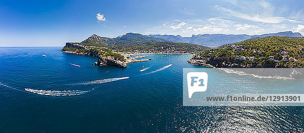 Spain  Balearic Islands  Mallorca  Serra de Tramuntana  Port de Soller  panoramic view