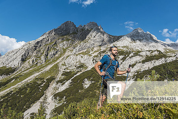 Austria  Tyrol  Young man hiking in the maountains at Lake Seebensee