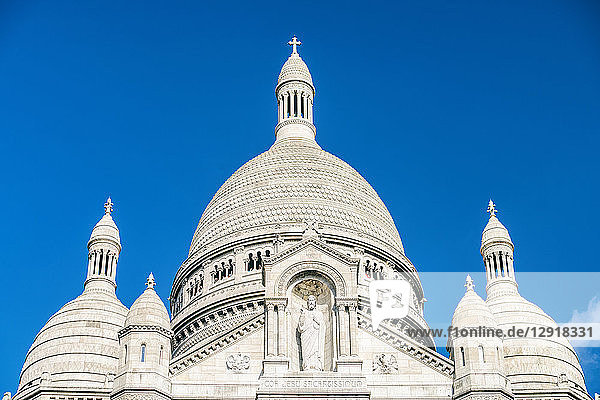 Außenansicht der Basilika des Heiligsten Herzens von Paris  Montmartre  Paris  Frankreich