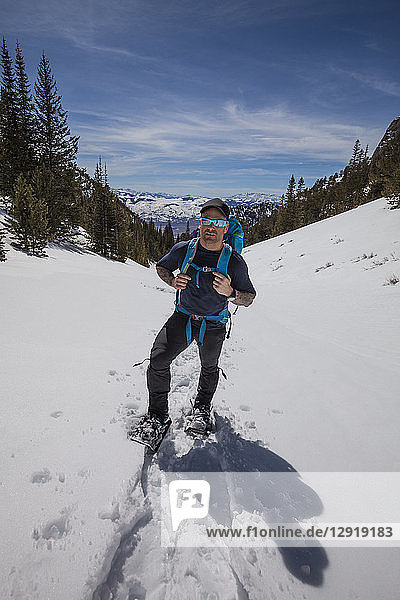 Vorderansicht eines Bergsteigers in der Lost River Mountain Range  Idaho  USA