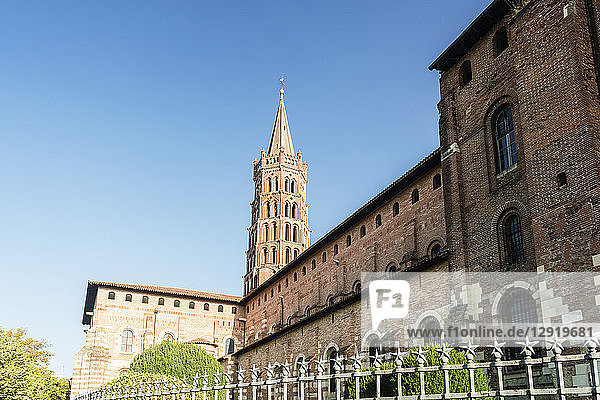 Basilique Saint-Sernin de Toulouse  mittelalterliche Basilika mit Reliquien von 128 Heiligen und einem Dorn  der aus der Dornenkrone stammen soll  Toulouse  Okzitanien  Frankreich