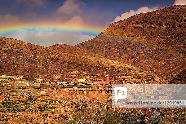 Regenbogen über den Dades-Schluchten  Marokko  Nordafrika