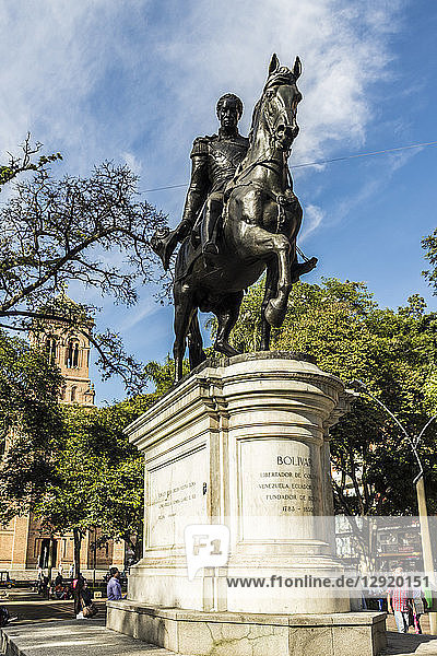 Eine Statue von Simon Bolivar  im Parque Bolivar  Medellin  Kolumbien  Südamerika