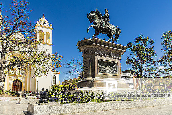 Blick auf die Statue von Barrios in San Salvador  El Salvador  Zentralamerika