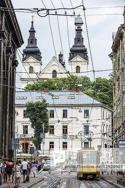 Fußgängerzone im Zentrum von Lviv  UNESCO-Weltkulturerbe  Ukraine