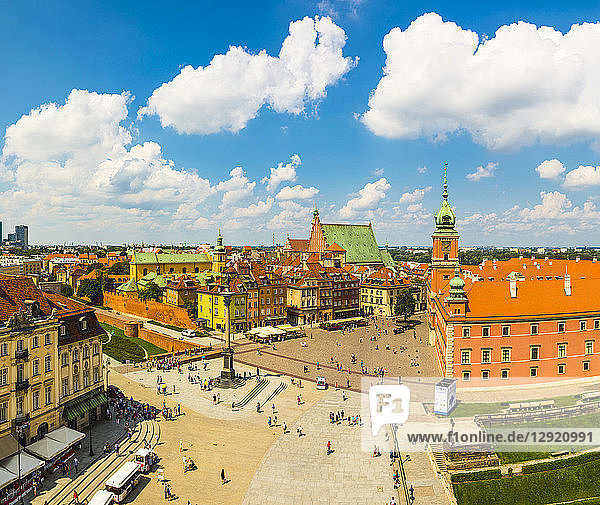 Erhöhte Ansicht der Sigismund-Säule und des Königsschlosses auf dem Plac Zamkowy (Schlossplatz)  Altstadt  UNESCO-Weltkulturerbe  Warschau  Polen