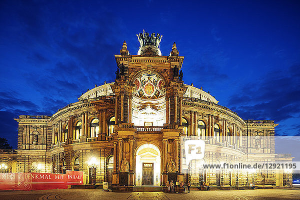 Opernhaus (Semperoper Dresden)  Dresden  Sachsen  Deutschland  Europa