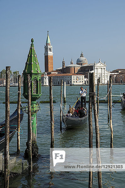 Gondel und Cheisa San Giorgio  Venedig  UNESCO-Weltkulturerbe  Venetien  Italien