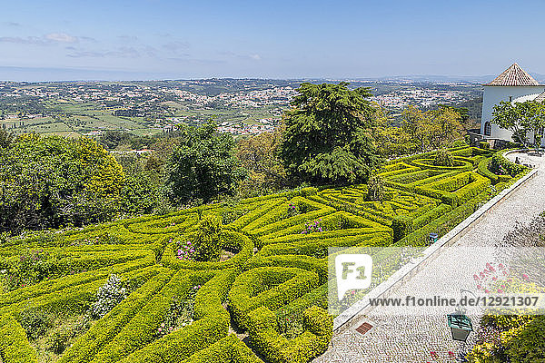 Der Garten des Seteais-Palastes bei Sintra  Portugal  Europa